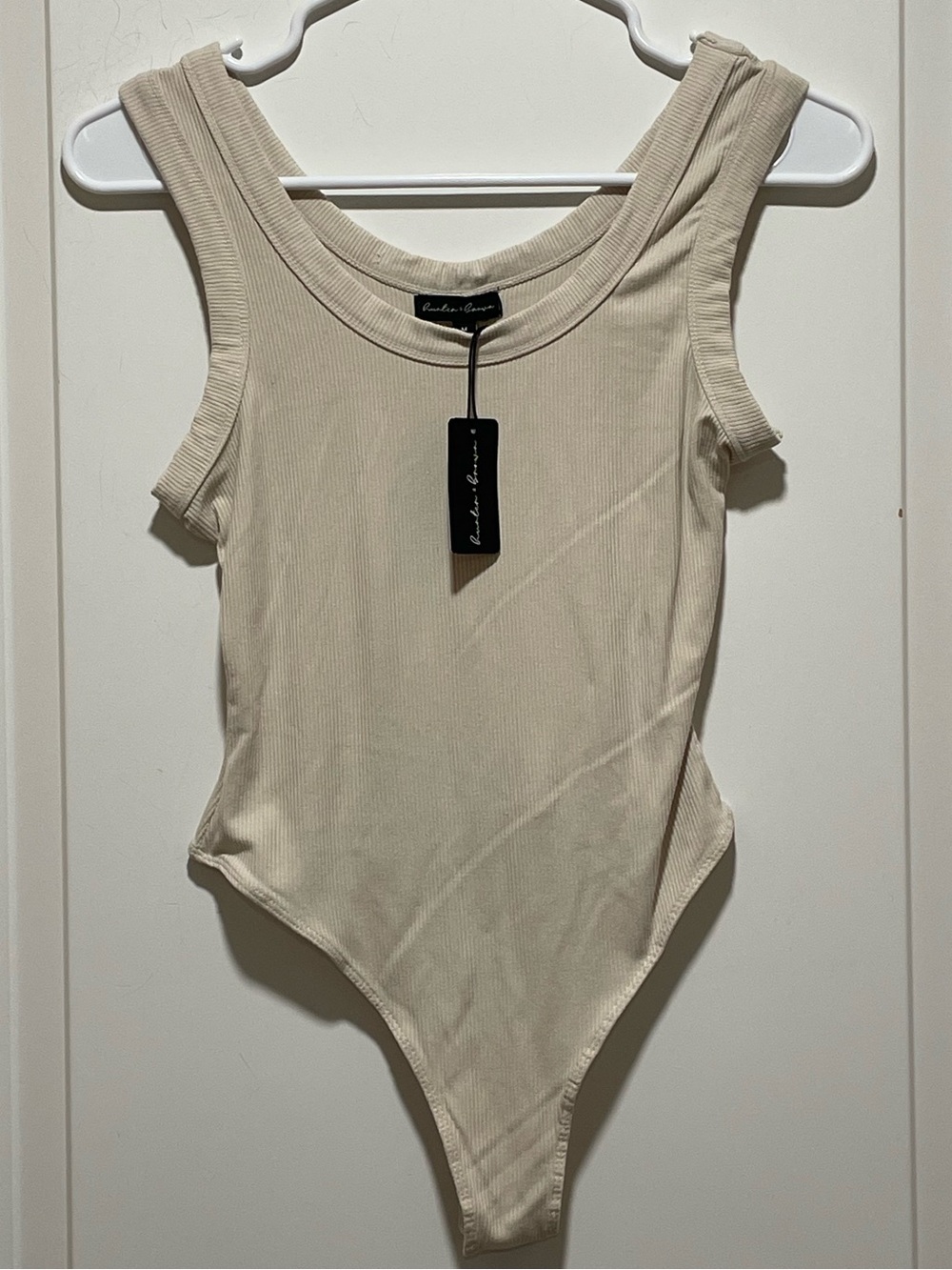 Body Con Hunter & Brown Size Medium Ribbed Cream Scoop-Neck Bodysuit Thong Rear